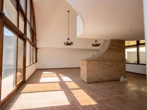 Casa 7 ambientes con 4 baños