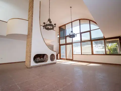 Casa en Venta con 10 cocheras