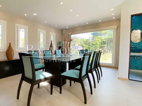 Casa 5 ambientes con 3 baños