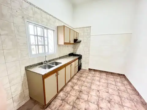 Depto Tipo Casa en Alquiler en Flores, $ 900.000