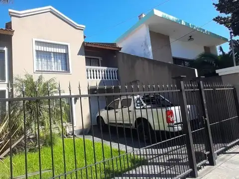 Chalet en Ph, 4 ambientes Fondo con pileta, 2 Cocheras  en Venta  en Ituzaingó - AMA0105_LP545174_8