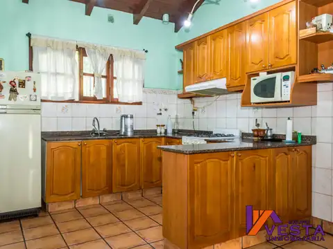 Casa en Venta con 2 cocheras