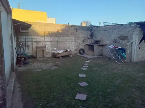 Casa en venta - 2 Dormitorios 1 Baño - Río Cuarto