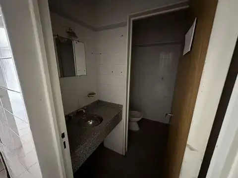 EXCELENTE LOCAL SOBRE AVENIDA