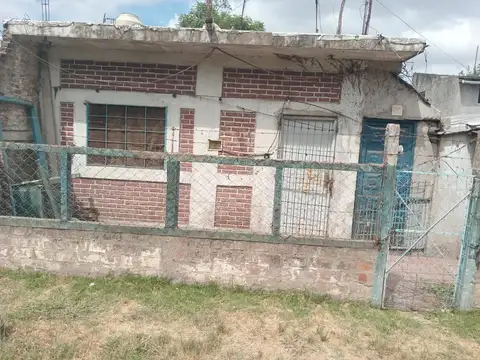 Casa en venta  a reciclar en Merlo Libertad