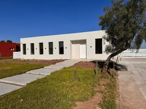 Casa en Venta con 3 cocheras