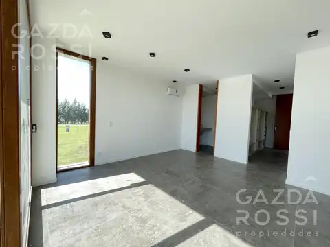 Casa 5 ambientes con 4 baños