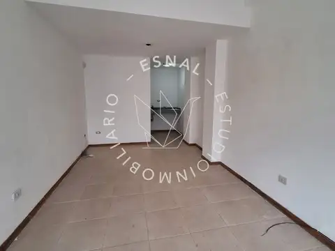 Local en Alquiler en Republica De La Sexta, $ 350.000