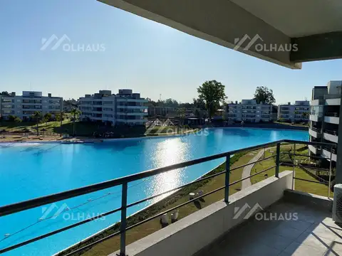 Lagoon Pilar Caamaño 100