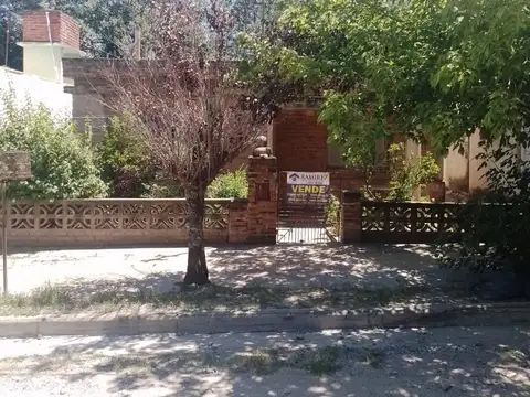 CASA CON DPTO Y COCHERA