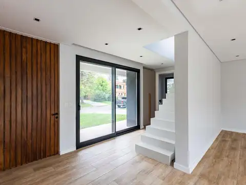 Casa en Venta con 6 cocheras