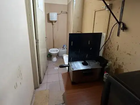 VIVIENDA EN PLANTA ALTA FRENTE CON 2 LOCALES, Y 3 COCHERAS!