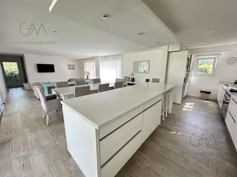 Casa 5 ambientes con 3 baños