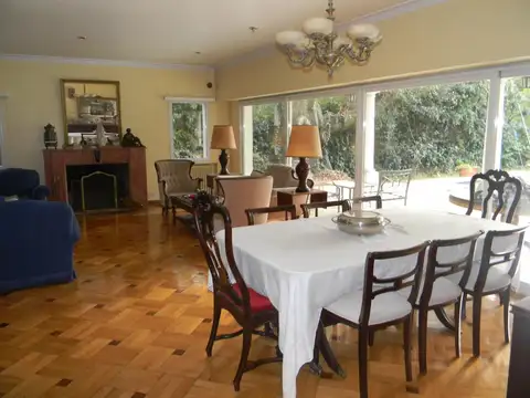 Casa 7 ambientes con 4 baños