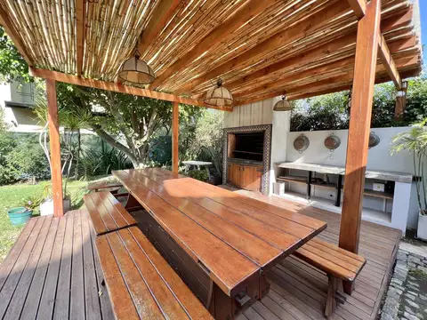 Casa en Venta con 4 cocheras