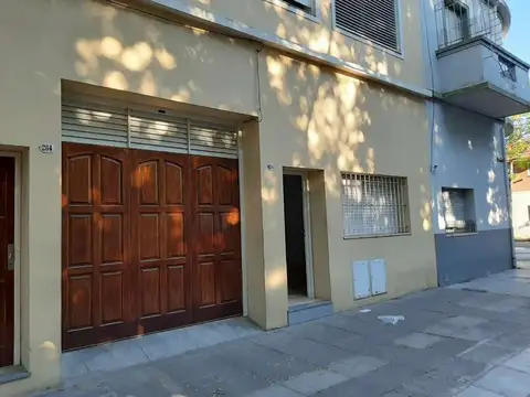 CASA EN PLANTA BAJA RECIENTEMENTE REFORMADA CON COCHERA 2 AUTOS