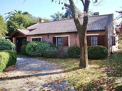 VENTA CASA 5 AMBIENTES CON JARDÍN Y GALERIA EN LOS CARDALES COUNTRY CLUB