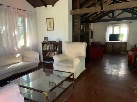 Casa 7 ambientes con 4 baños