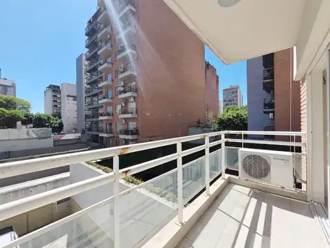 VENTA MONOAMBIENTE LUMINOSO CON BALCON