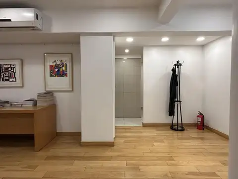 Oficina 6 ambientes con 4 baños