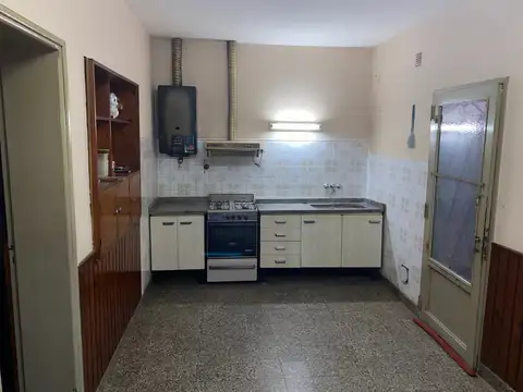 VENTA DE PROPIEDAD EN EXCELENTE UBICACION, MALVINAS ARG Y AV. SAN LORENZO, CAPITAN BERMUDEZ