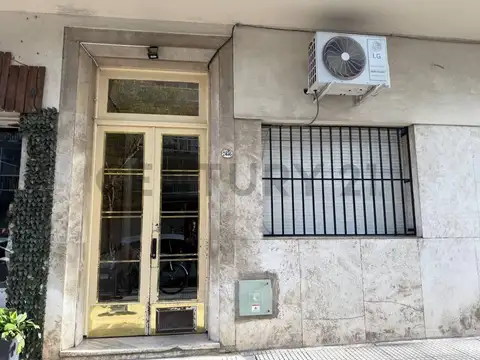 Venta departamento de 2 amb. a metros de Av. San Martin.