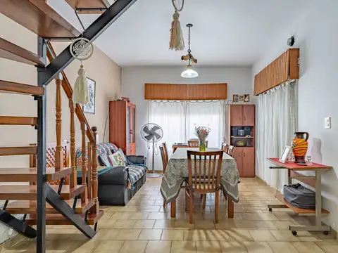 Casa 6 ambientes con 2 baños