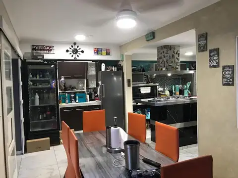 Casa 4 ambientes 4 baños 2 cocheras