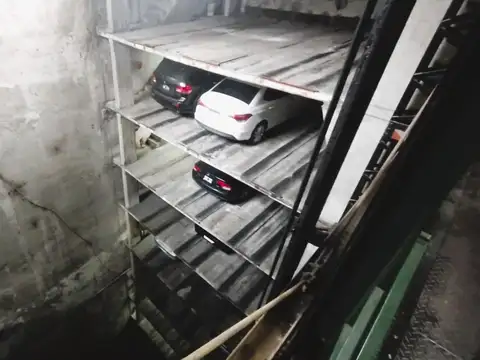 Uruguay al 300, y Av. Corrientes