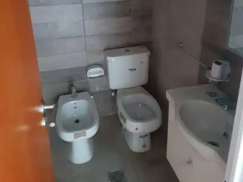 Local en Venta en Villa Luzuriaga, USD 160.000