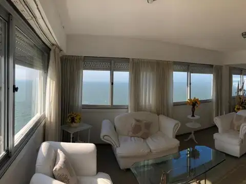 DEPARTAMENTO FRENTE AL MAR, DUEÑO DIRECTO, PLAYA GRANDE,  5 dormitorios, se alquila CON COCHERA. 9 personas