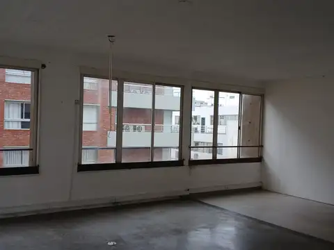 SIN EXPENSAS excelente oficina de acceso directo y entrada independiente 80m2 PISO 3º  3Y4