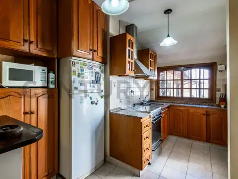 Casa 5 ambientes con 2 baños