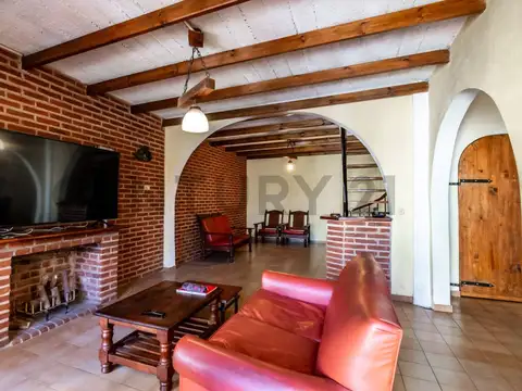 Anchordoqui 900, Piso 0