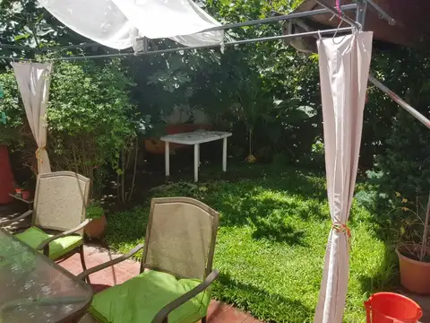 EXCELENTE UBICACIÓN - IDEAL 2 FAMILIAS - COCHERA DOBLE