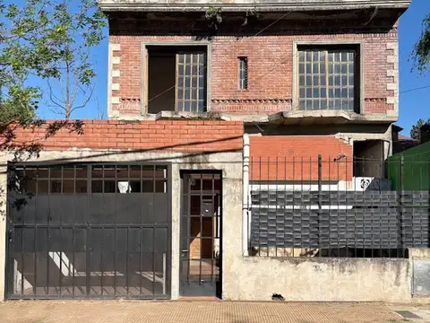 CASA CON GRAN LOTE, PILETA Y QUINCHO EN SAN MIGUEL