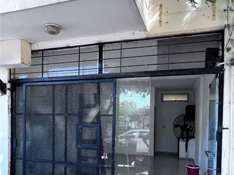 Local en Alquiler en Villa Centenario, $ 350.000