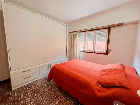 Casa 3 ambientes con local y losa - Génova y Santa Cecilia