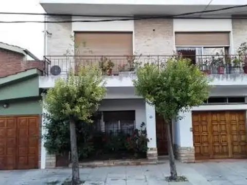 CASA 4 AMB. AMPLIOS CON FONDO