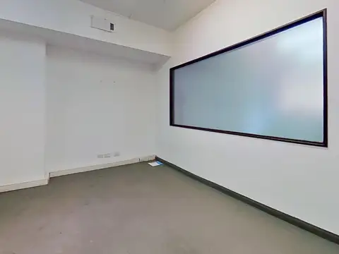 Oficina 6 ambientes con 4 baños