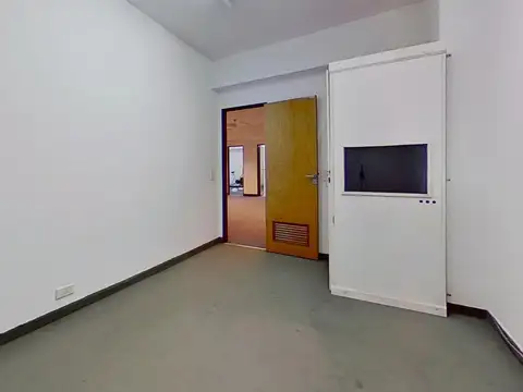 Oficina 6 ambientes con 4 baños