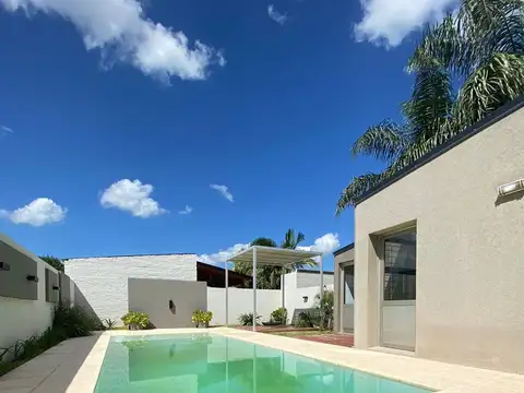 VENTA CASA  DOS PLANTAS BARRIO ESTE