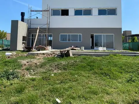 CASA EN VENTA EN EL CANTON - MAROTO PROPIEDADES