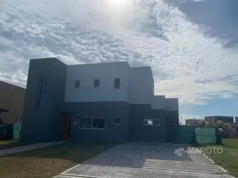 Casa en Venta en El Canton - Norte, USD 220.000