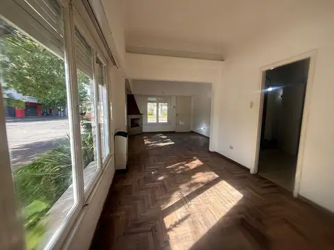 Casa en Alquiler con 1 cochera