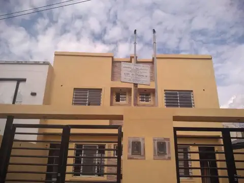 Casa  en Venta ubicado en Castelar, Morón, G.B.A. Zona Oeste - AMA0158_LP545280_8