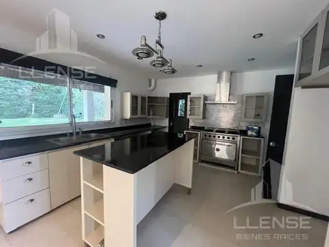 Casa 5 ambientes con 3 baños