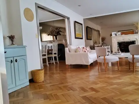 Departamento 8 ambientes con 3 baños