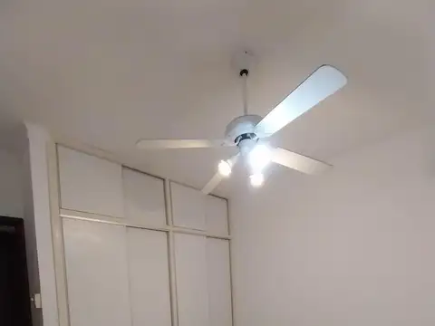 Casa en Alquiler con 3 cocheras