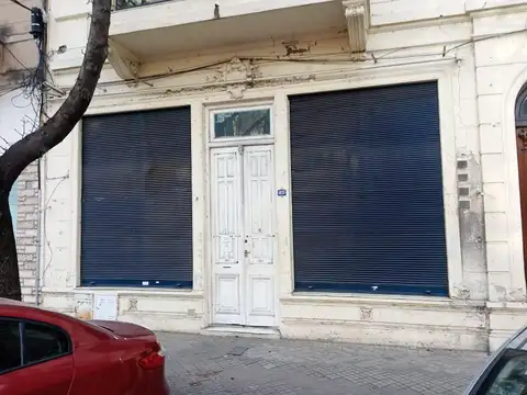 VENTA - LOCAL COMERCIAL CON VIVIENDA INTERNA - ABASTO